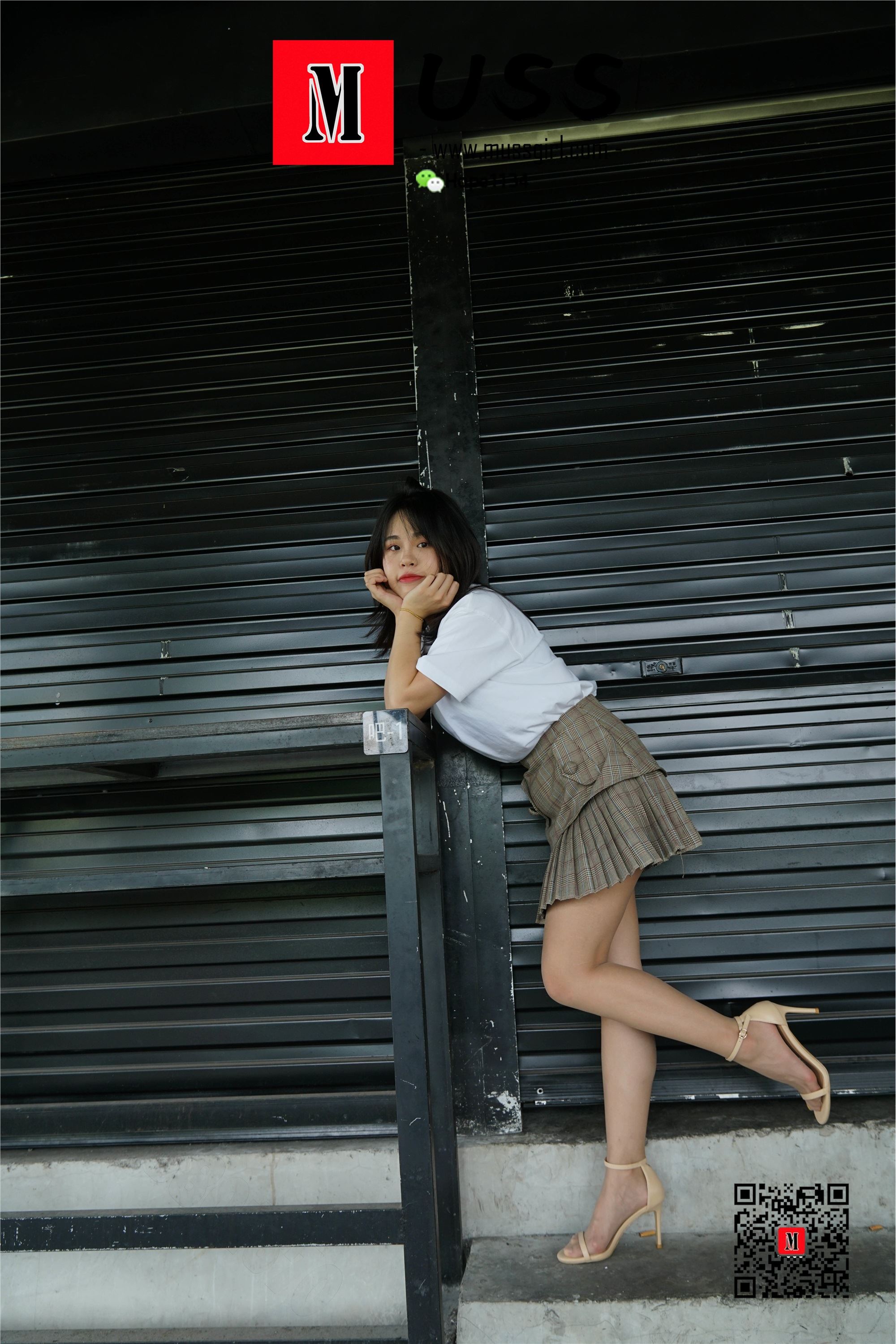 MussGirl慕丝女郎  NO.008 拍过模特的美足，那化妆师璐璐的呢？